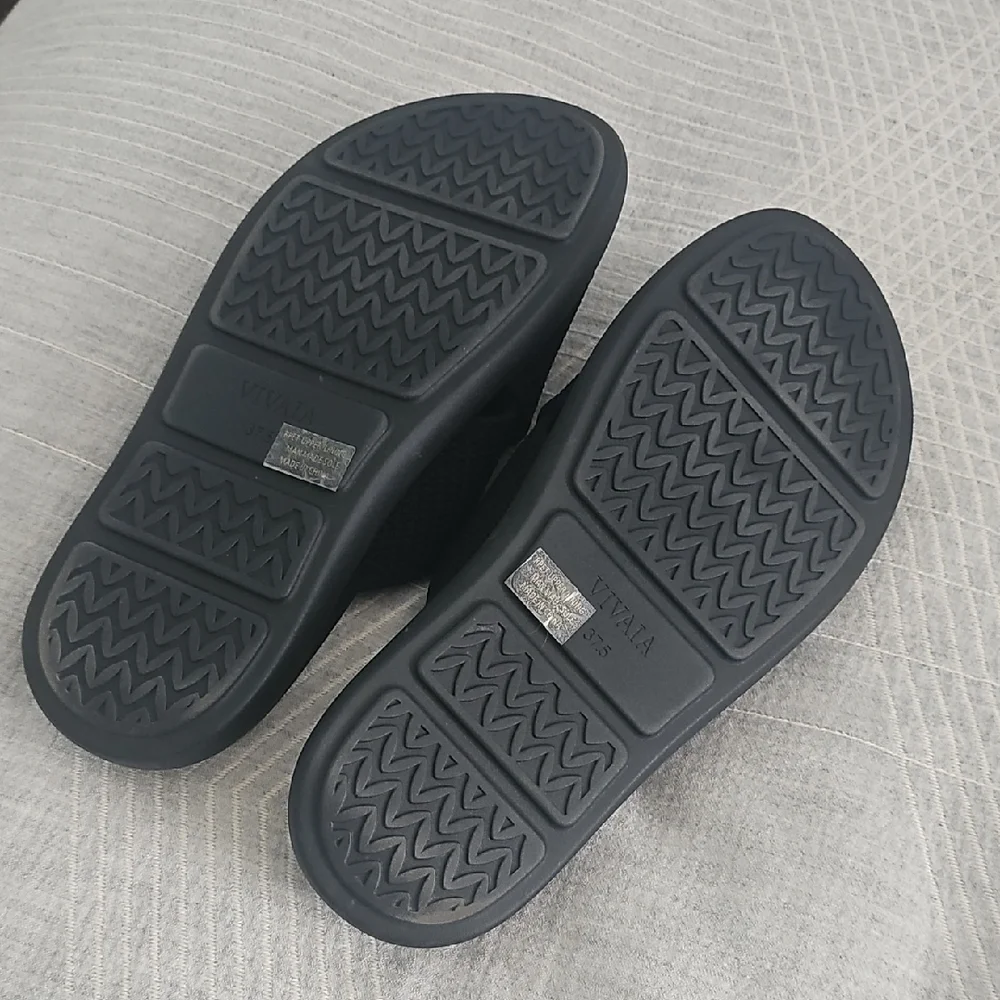 Like New Vivaia Izzy Sandals